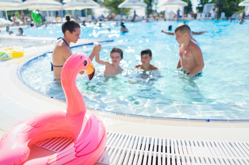 Bestil svømmeble og badeble hos JustMore - få levering